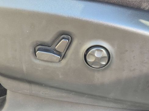 Used 2024 Chrysler Pacifica Touring-L FWD image 13
