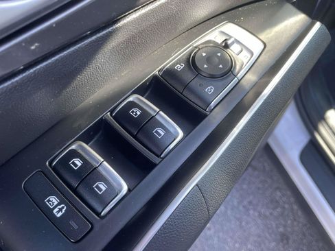 Used 2022 Kia Sorento S w/ Panoramic Sunroof Package FWD image 16