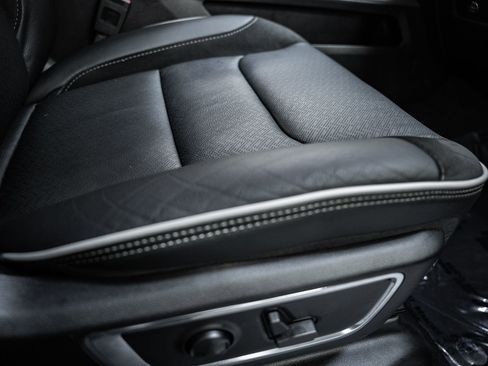 Used 2025 RAM 1500 Laramie w/ Night Edition image 43