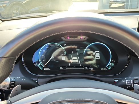 Certified 2023 Genesis GV70 2.5T w/ Sport Prestige Package image 9