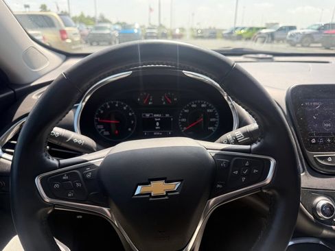 Used 2019 Chevrolet Malibu LT w/ Leather Package FWD image 18