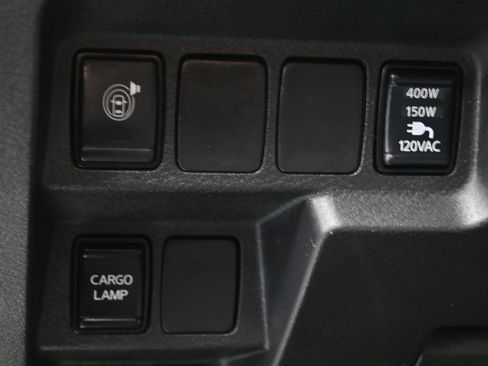 Used 2022 Nissan Frontier SV image 14