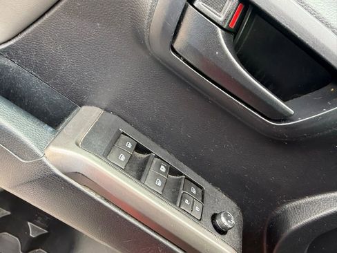 Used 2018 Toyota Tacoma SR5 image 11