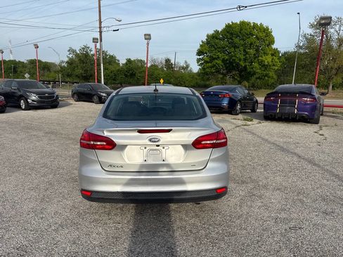 Used 2018 Ford Focus SE image 6