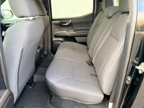 Used 2019 Toyota Tacoma TRD Off-Road AWD/4WD image 18