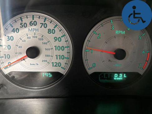 Used 2005 Chrysler Town & Country Touring w/ Leather Interior Group FWD image 16