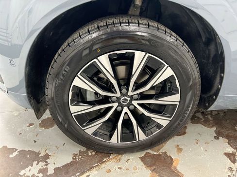 Used 2023 Volvo XC60 B5 Plus FWD image 28