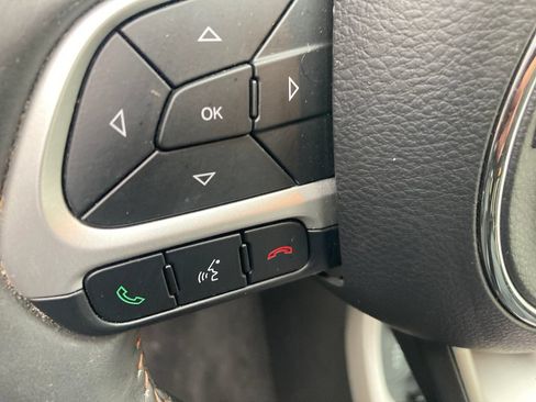 Used 2019 Jeep Compass Latitude AWD/4WD image 39