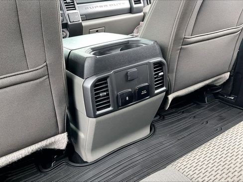 Used 2019 Ford F250 XLT w/ XLT Premium Package image 23