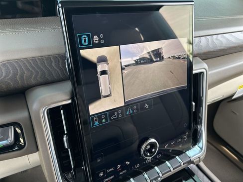 Used 2025 GMC Yukon XL Denali image 15