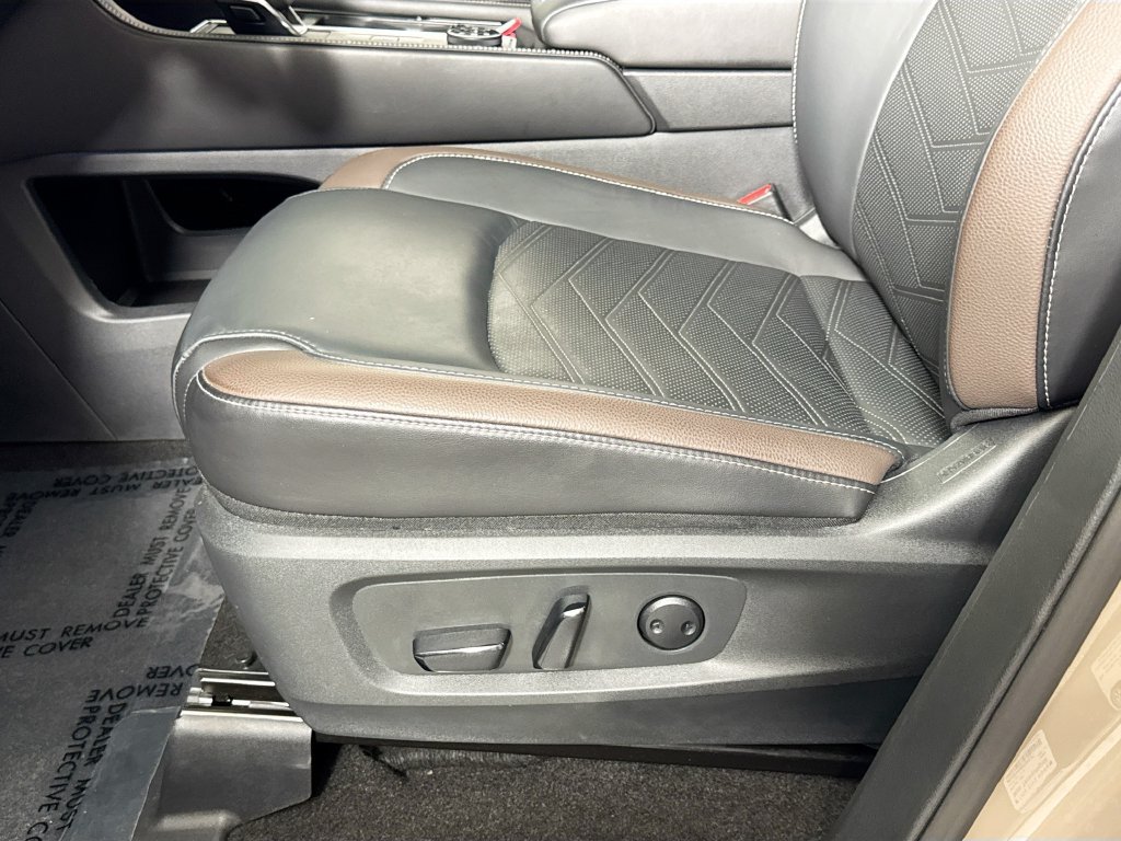Used 2025 Nissan Pathfinder Platinum w/ Cargo Package AWD/4WD image 25