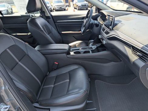 Used 2024 Nissan Altima 2.5 SR FWD image 33