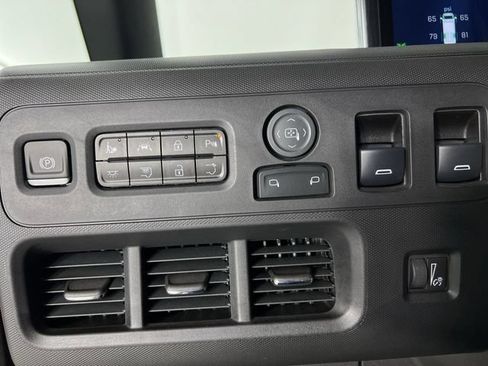 Used 2024 Chevrolet Brightdrop 400 w/ Commercial Equipment Package AWD/4WD image 17