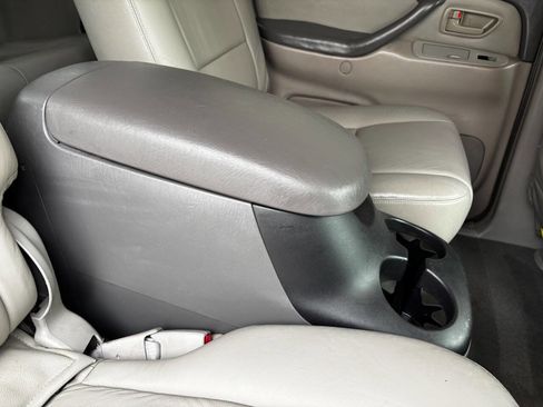 Used 2006 Toyota Sequoia SR5 image 12