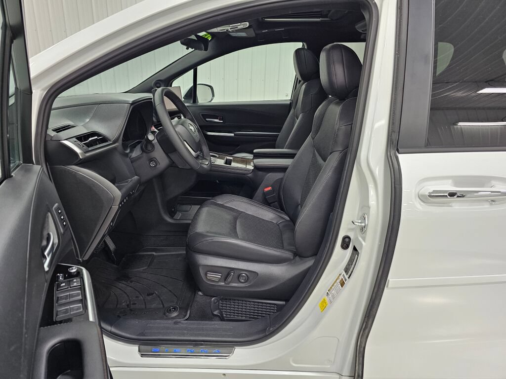 Used 2026 Toyota Sienna Platinum AWD/4WD image 11