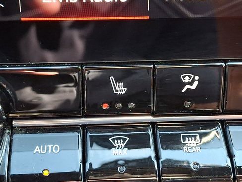 Used 2025 GMC Canyon Elevation w/ Convenience Package image 26