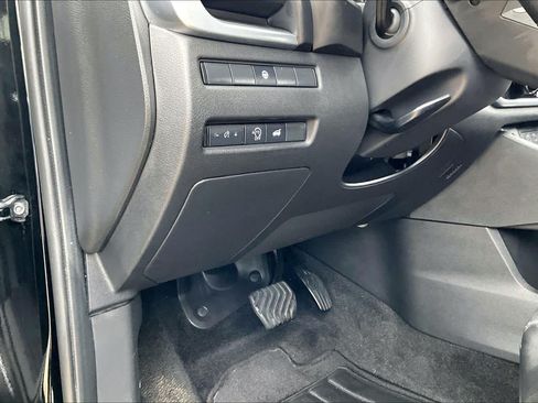 Used 2025 Nissan Rogue SV w/ SV Premium Package FWD image 35