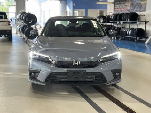 Used 2024 Honda Civic Touring image 2