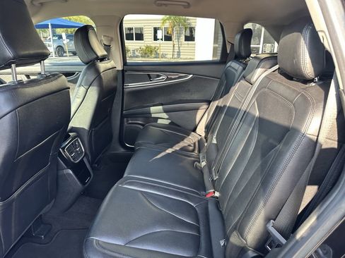 Used 2021 Lincoln Nautilus FWD image 17