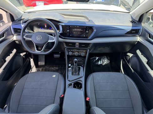 Used 2024 Volkswagen Taos SE w/ Panoramic Sunroof Package FWD image 31