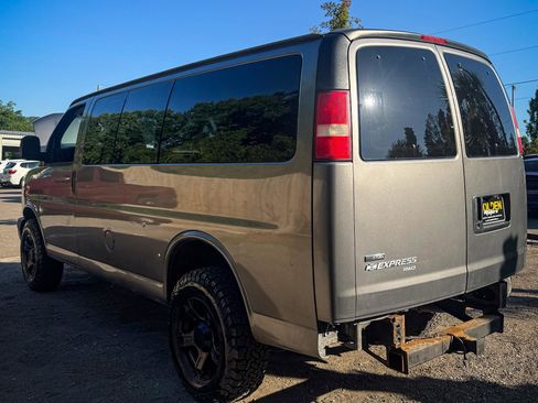 Used 2007 Chevrolet Express 1500 AWD Passenger w/ LT Preferred Equipment Group image 7
