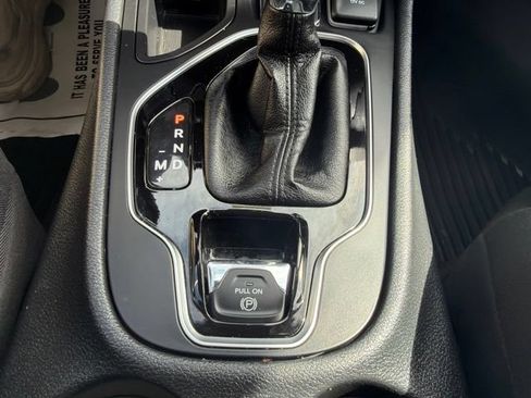 Used 2021 Jeep Cherokee Latitude Plus FWD image 29