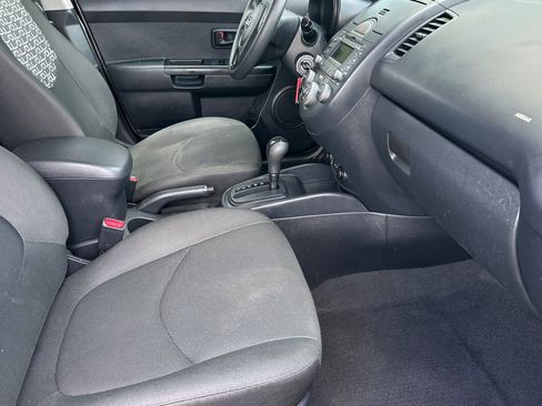 Used 2010 Kia Soul + w/ Audio Pkg FWD image 16
