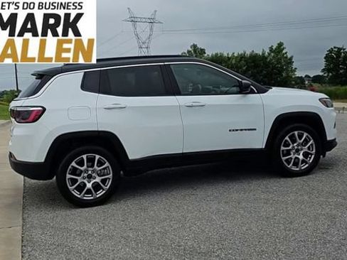 Used 2025 Jeep Compass Limited AWD/4WD image 9