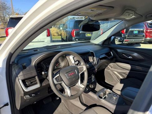 Used 2024 GMC Terrain SLE image 11