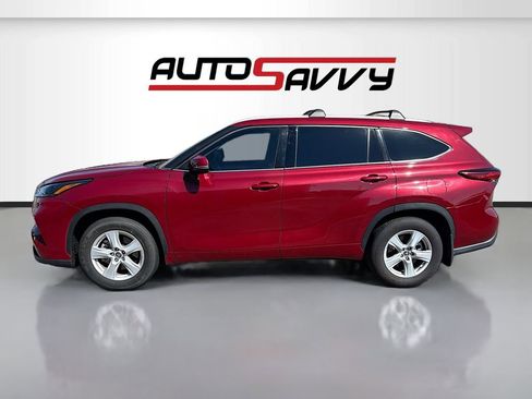 Used 2022 Toyota Highlander XLE image 4