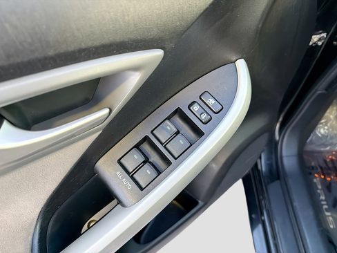 Used 2013 Toyota Prius One image 7