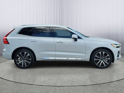 Used 2023 Volvo XC60 B5 Ultimate w/ Climate Package AWD/4WD image 3