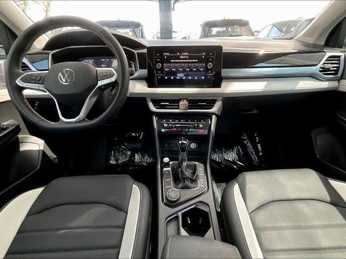 New 2025 Volkswagen Taos SEL image 5
