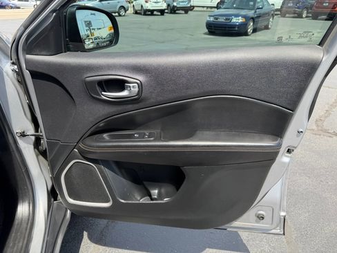 Used 2018 Jeep Compass Sport FWD image 14