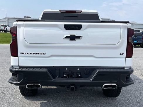 Used 2024 Chevrolet Silverado 1500 LT Trail Boss w/ LT Trail Boss Premium Package AWD/4WD image 6