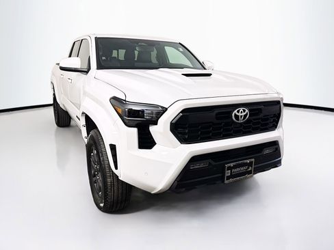 Certified 2024 Toyota Tacoma TRD Sport w/ TRD Sport Upgrade Package AWD/4WD image 21