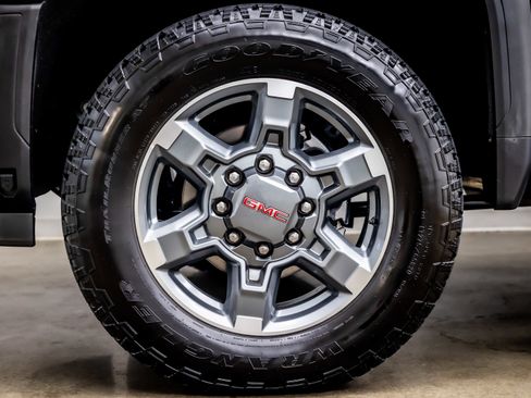 Used 2025 GMC Sierra 2500 SLT w/ SLT Premium Package AWD/4WD image 36