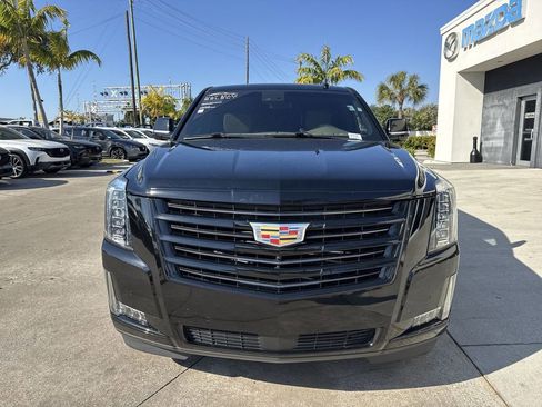 Used 2019 Cadillac Escalade Platinum w/ Escalade Sport Edition image 30