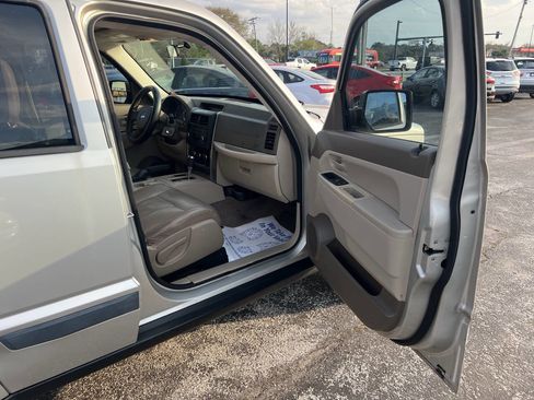 Used 2008 Jeep Liberty Sport image 13