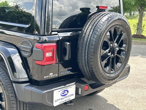 Used 2025 Jeep Wrangler Unlimited Sahara AWD/4WD image 12