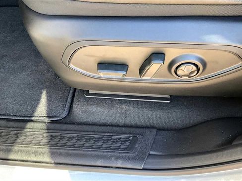 New 2025 Jeep Grand Cherokee Altitude AWD/4WD image 16