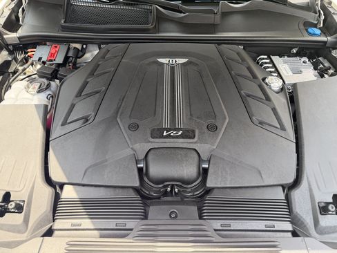 Certified 2023 Bentley Bentayga AWD/4WD image 12