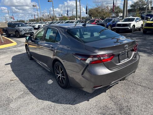Used 2024 Toyota Camry SE image 9