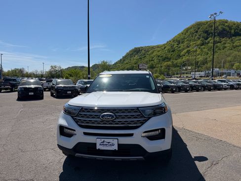 Used 2022 Ford Explorer Limited w/ Limited Technology Package AWD/4WD image 2