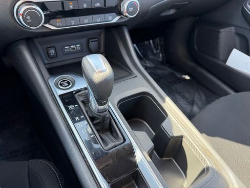 Used 2024 Nissan Sentra SV FWD image 28