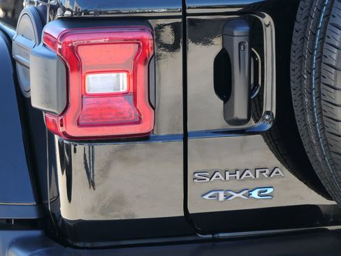 Used 2025 Jeep Wrangler Sahara 4xe image 7