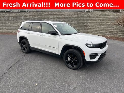Used 2023 Jeep Grand Cherokee Limited w/ Black Appearance Package image 1