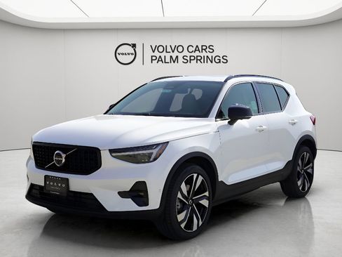 New 2025 Volvo XC40 B5 Ultra w/ Climate Package image 3