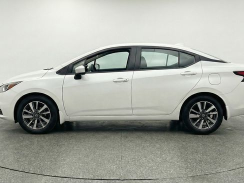 Used 2025 Nissan Versa SV image 5