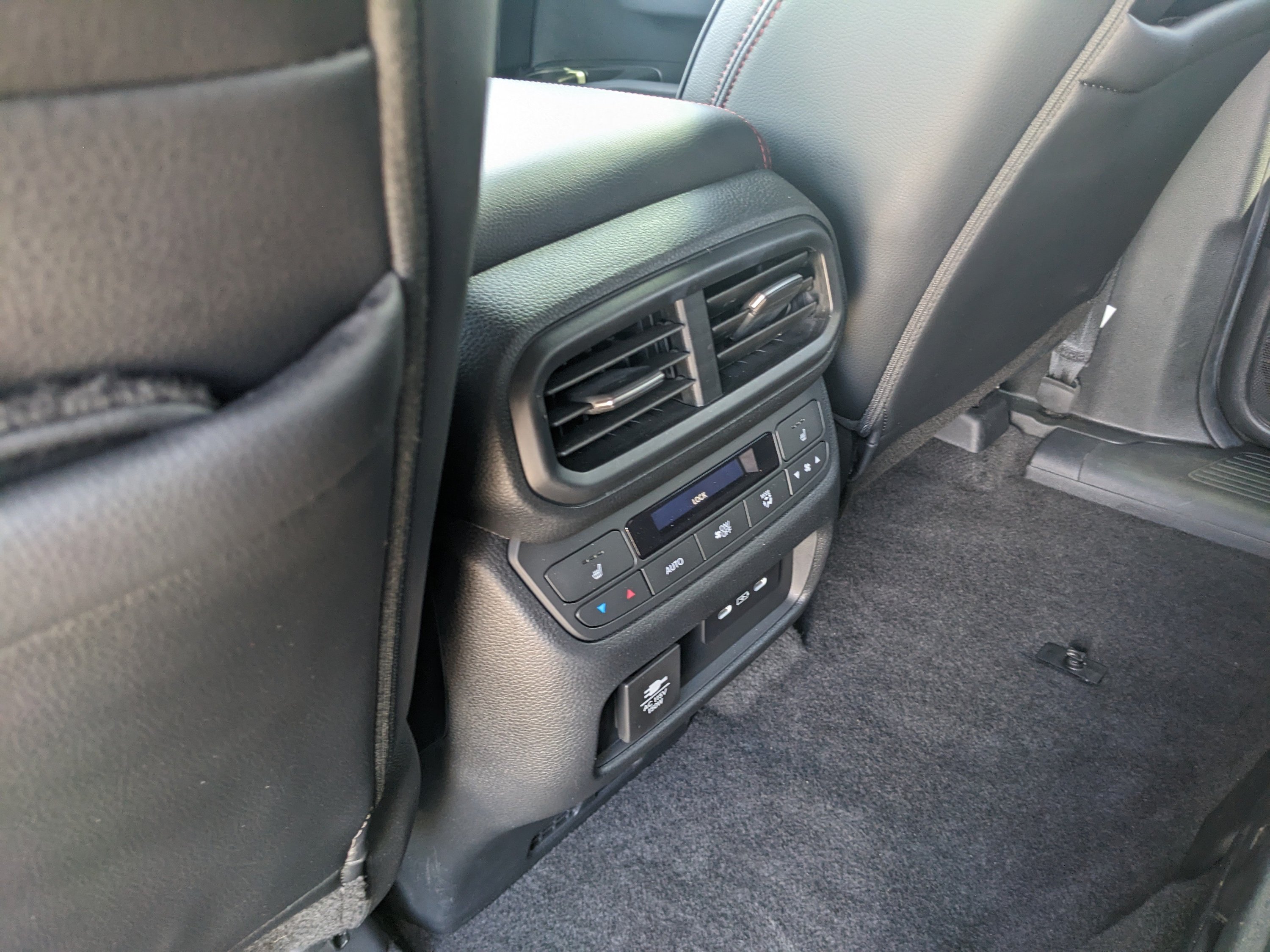 Used 2025 Honda Pilot Black Edition image 19